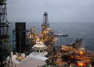 bg_offshore_oil_gas_rig_1379189